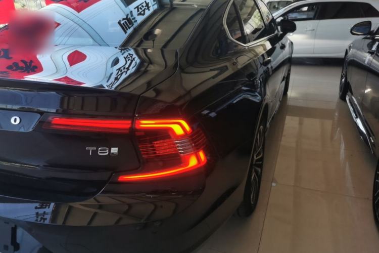 Used Volvo S90 New Energy 2024 Plug-in Hybrid Four-Wheel Drive Long-Range Zhiyi Luxury Edition Right Rear Taillight