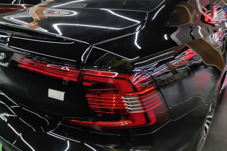 Used Volvo S90 New Energy 2024 Plug-in Hybrid Four-Wheel Drive Long-Range Zhiyi Luxury Edition Right Rear Taillight