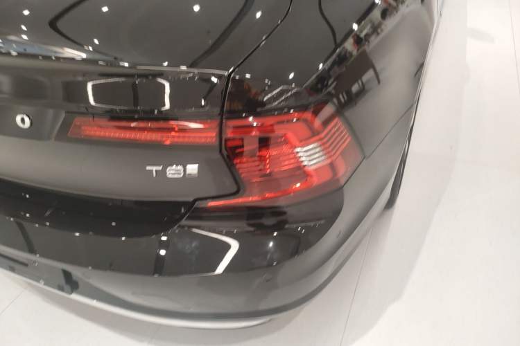 Used Volvo S90 New Energy 2024 Plug-in Hybrid Four-Wheel Drive Long-Range Luxury Smart Edition Right Rear Taillight