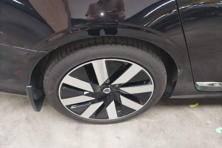 Used Volvo S90 New Energy 2024 Plug-in Hybrid Four-Wheel Drive Long-Range Luxury Smart Edition Right Rear Wheel Hub