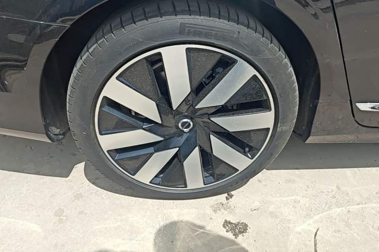 Used Volvo S90 New Energy 2024 Plug-in Hybrid Four-Wheel Drive Long-Range Luxury Smart Edition Right Rear Wheel Hub