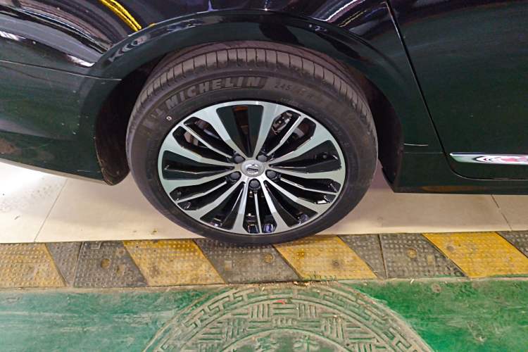 Used Volvo S90 New Energy 2024 Plug-in Hybrid Four-Wheel Drive Long-Range Zhiyi Luxury Edition Right Rear Wheel Hub