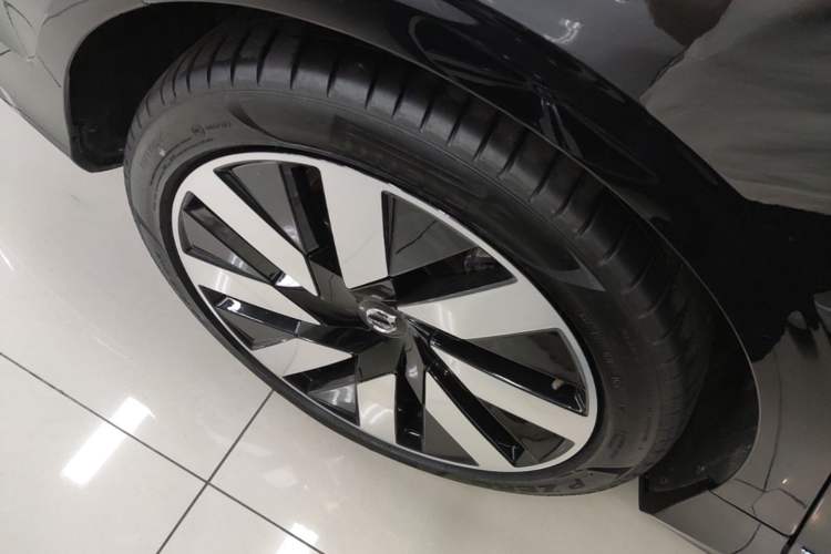 Used Volvo S90 New Energy 2024 Plug-in Hybrid Four-Wheel Drive Long-Range Luxury Smart Edition Right Rear Wheel Hub