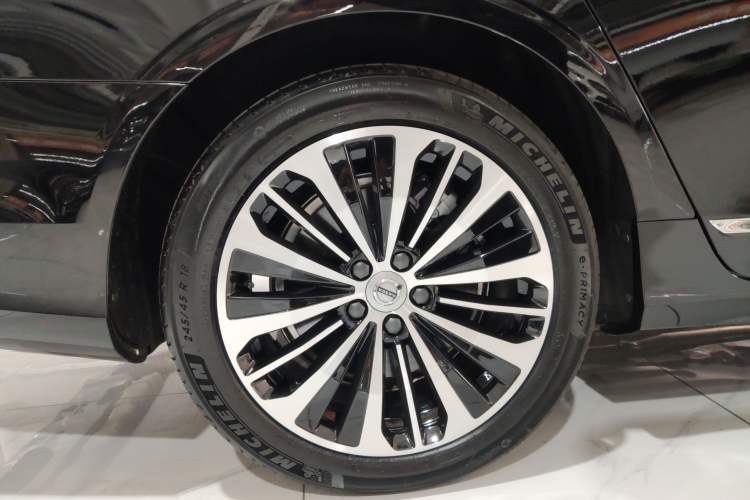 Used Volvo S90 New Energy 2024 Plug-in Hybrid Four-Wheel Drive Long-Range Zhiyi Luxury Edition Right Rear Wheel Hub
