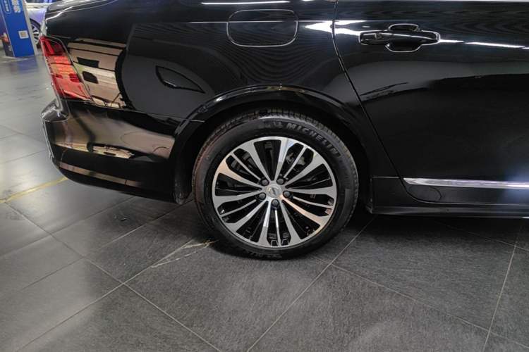 Used Volvo S90 New Energy 2024 Plug-in Hybrid Four-Wheel Drive Long-Range Zhiyi Luxury Edition Right Rear Wheel Hub
