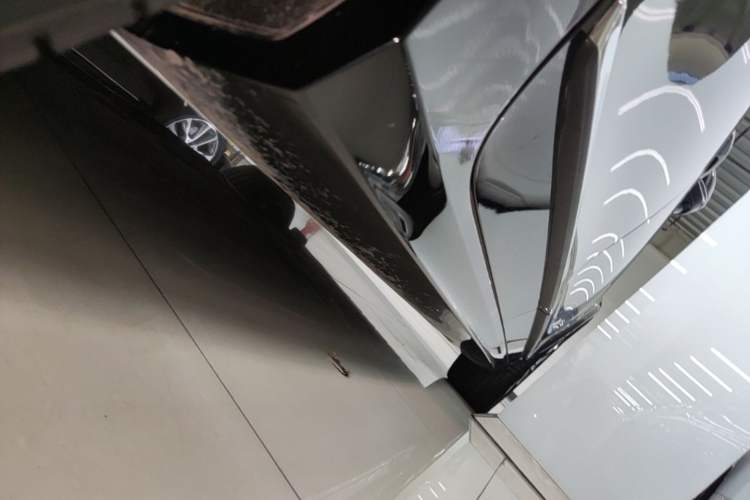 Used Volvo S90 New Energy 2024 Plug-in Hybrid Four-Wheel Drive Long-Range Luxury Smart Edition Right Side Sill