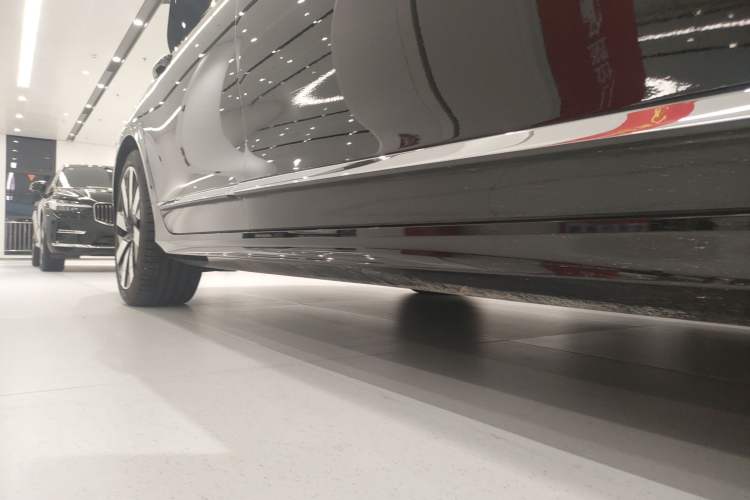Used Volvo S90 New Energy 2024 Plug-in Hybrid Four-Wheel Drive Long-Range Luxury Smart Edition Right Side Sill