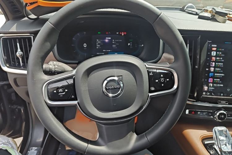 Used Volvo S90 New Energy 2024 Plug-in Hybrid Four-Wheel Drive Long-Range Luxury Smart Edition Steering Wheel