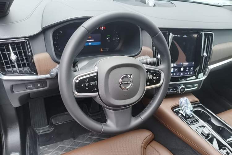 Used Volvo S90 New Energy 2024 Plug-in Hybrid Four-Wheel Drive Long-Range Luxury Smart Edition Steering Wheel