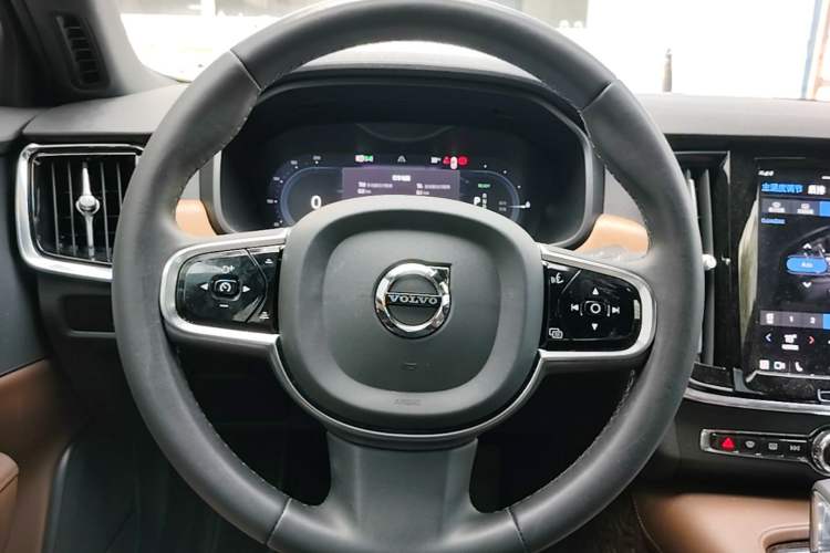 Used Volvo S90 New Energy 2024 Plug-in Hybrid Four-Wheel Drive Long-Range Zhiyi Luxury Edition Steering Wheel