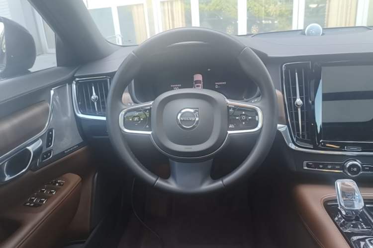 Used Volvo S90 New Energy 2024 Plug-in Hybrid Four-Wheel Drive Long-Range Luxury Smart Edition Steering Wheel