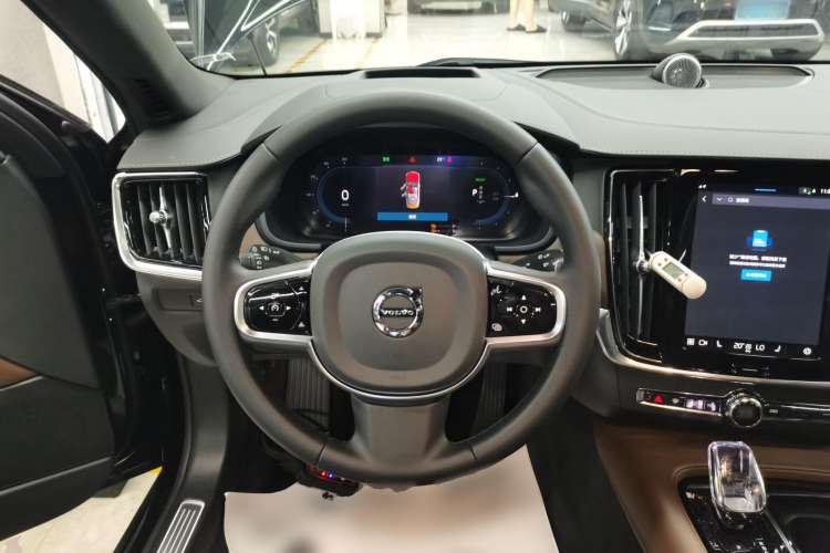 Used Volvo S90 New Energy 2024 Plug-in Hybrid Four-Wheel Drive Long-Range Luxury Smart Edition Steering Wheel