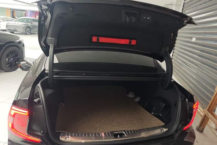 Used Volvo S90 New Energy 2024 Plug-in Hybrid Four-Wheel Drive Long-Range Luxury Smart Edition Trunk