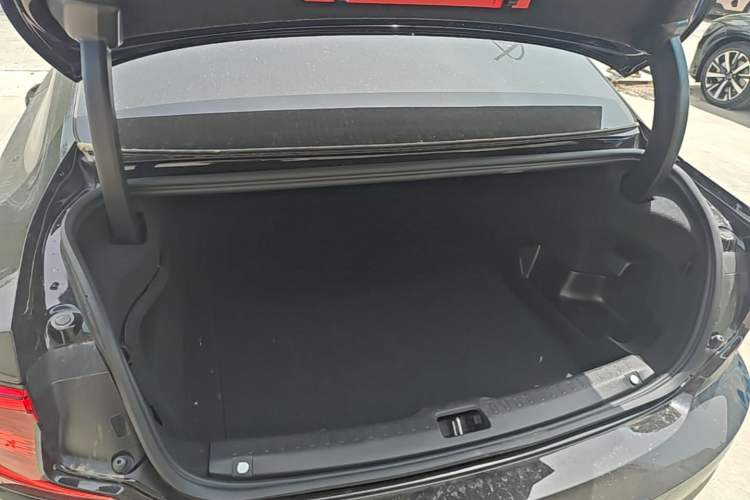 Used Volvo S90 New Energy 2024 Plug-in Hybrid Four-Wheel Drive Long-Range Luxury Smart Edition Trunk