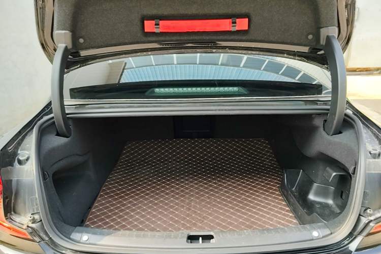 Used Volvo S90 New Energy 2024 Plug-in Hybrid Four-Wheel Drive Long-Range Zhiyi Luxury Edition Trunk