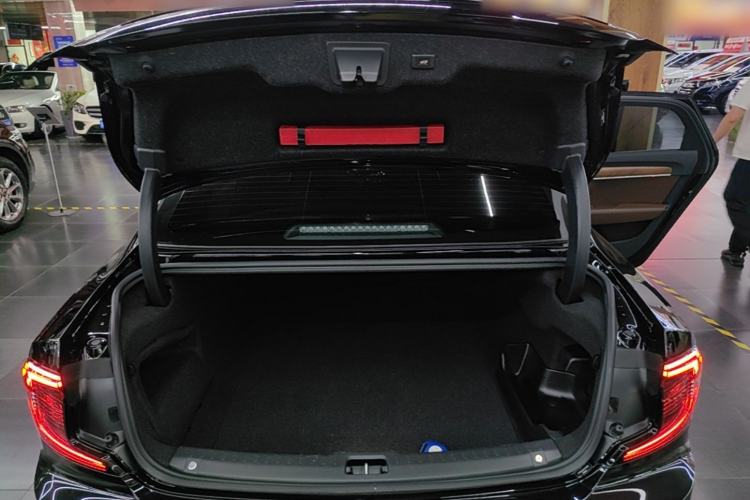 Used Volvo S90 New Energy 2024 Plug-in Hybrid Four-Wheel Drive Long-Range Zhiyi Luxury Edition Trunk