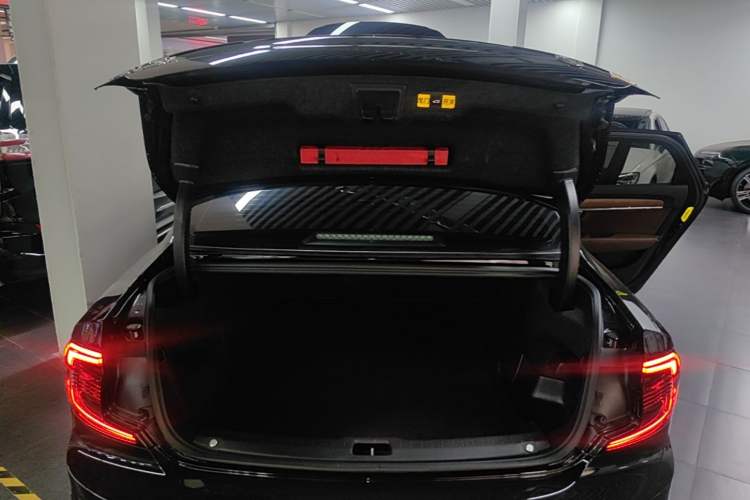 Used Volvo S90 New Energy 2024 Plug-in Hybrid Four-Wheel Drive Long-Range Zhiyi Luxury Edition Trunk