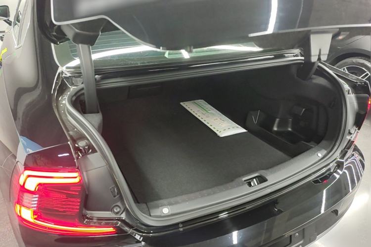 Used Volvo S90 New Energy 2024 Plug-in Hybrid Four-Wheel Drive Long-Range Zhiyi Luxury Edition Trunk