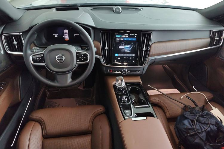Used Volvo S90 New Energy 2024 Plug-in Hybrid Four-Wheel Drive Long-Range Luxury Smart Edition Center Console