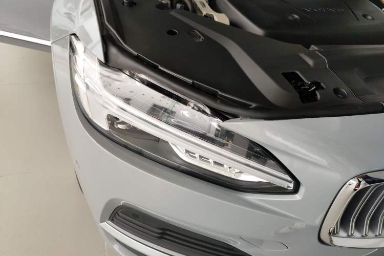 Used Volvo S90 New Energy 2024 Plug-in Hybrid Four-Wheel Drive Long-Range Luxury Smart Edition Right Front Headlight