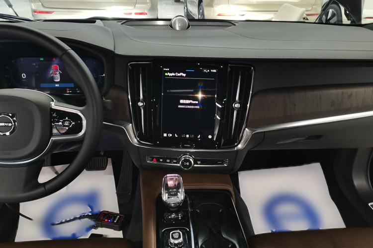 Used Volvo S90 New Energy 2025 Plug-in Hybrid Four-Wheel Drive Long-Range Luxury Smart Edition Audio And AC Panel
