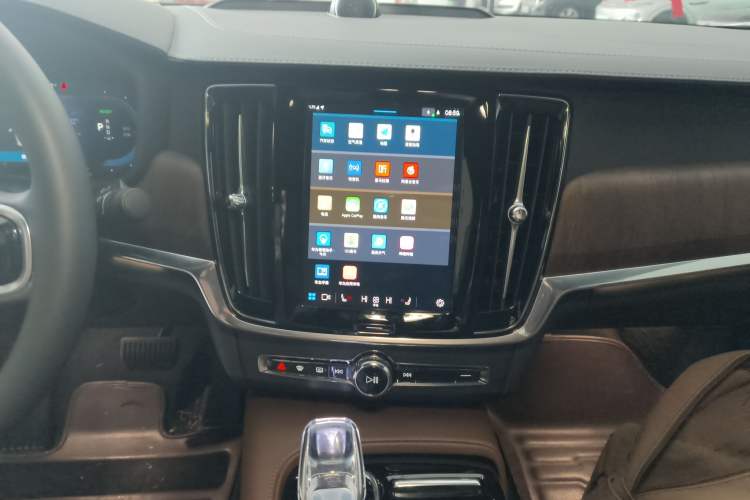 Used Volvo S90 New Energy 2025 Plug-in Hybrid Four-Wheel Drive Long-Range Luxury Smart Edition Audio And AC Panel