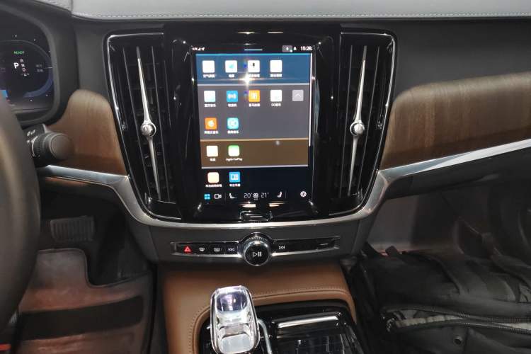 Used Volvo S90 New Energy 2025 Plug-in Hybrid Four-Wheel Drive Long-Range Luxury Smart Edition Audio And AC Panel