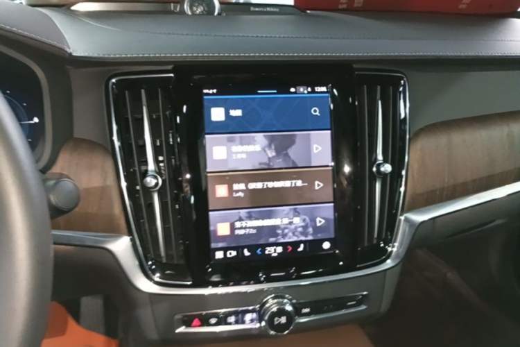 Used Volvo S90 New Energy 2025 Plug-in Hybrid Four-Wheel Drive Long-Range Luxury Smart Edition Audio And AC Panel