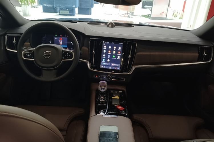 Used Volvo S90 New Energy 2025 Plug-in Hybrid Four-Wheel Drive Long-Range Luxury Smart Edition Center Console