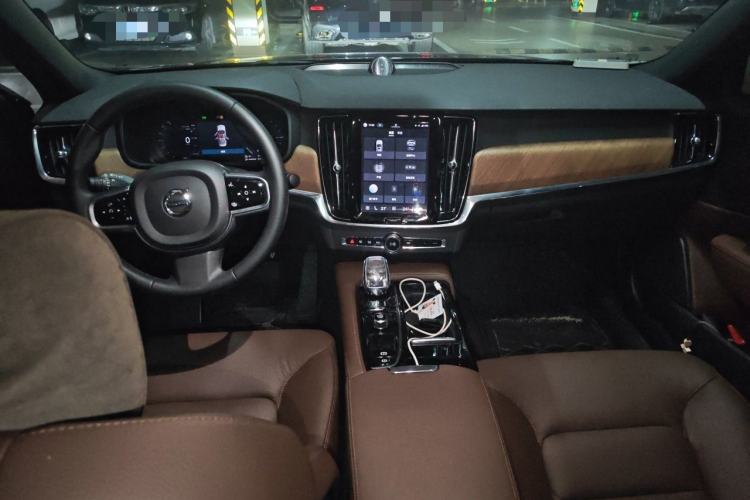 Used Volvo S90 New Energy 2025 Plug-in Hybrid Four-Wheel Drive Long-Range Zhiyi Luxury Edition Center Console