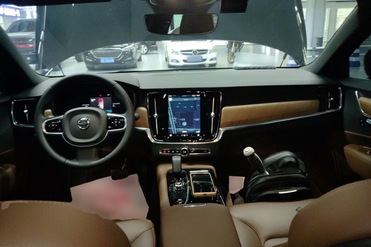 Used Volvo S90 New Energy 2025 Plug-in Hybrid Four-Wheel Drive Long-Range Zhiyi Luxury Edition Center Console