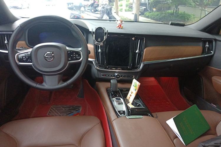 Used Volvo S90 New Energy 2025 Plug-in Hybrid Four-Wheel Drive Long-Range Zhiyi Luxury Edition Center Console