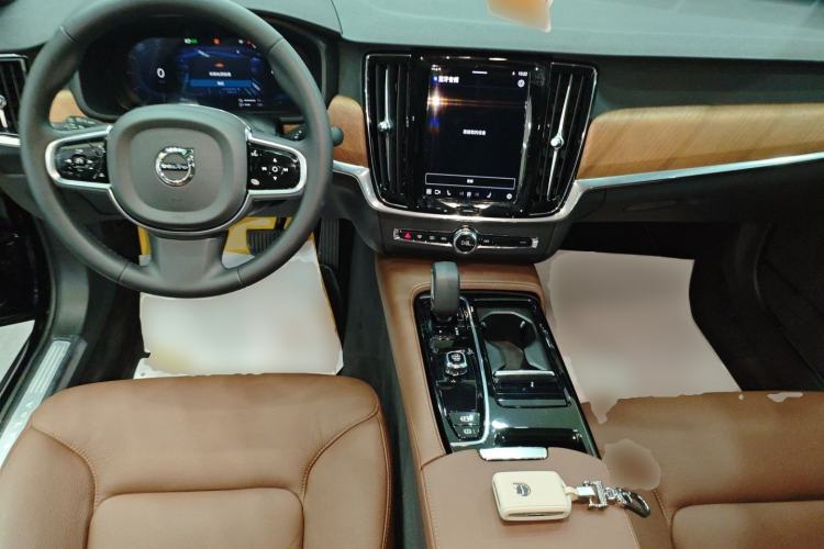Used Volvo S90 New Energy 2025 Plug-in Hybrid Four-Wheel Drive Long-Range Zhiyi Luxury Edition Center Console