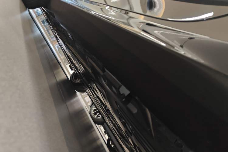 Used Volvo S90 New Energy 2025 Plug-in Hybrid Four-Wheel Drive Long-Range Zhiyi Luxury Edition Chassis Rear Left