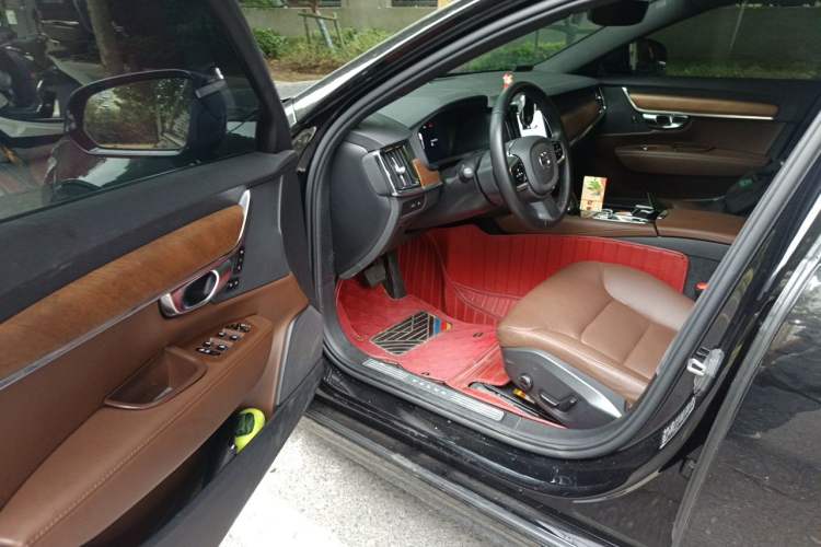 Used Volvo S90 New Energy 2025 Plug-in Hybrid Four-Wheel Drive Long-Range Zhiyi Luxury Edition Driver Seat