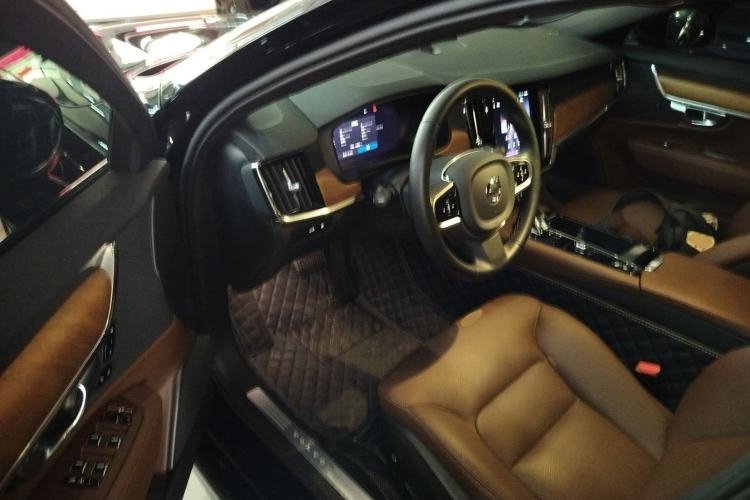 Used Volvo S90 New Energy 2025 Plug-in Hybrid Four-Wheel Drive Long-Range Zhiyi Luxury Edition Driver Seat