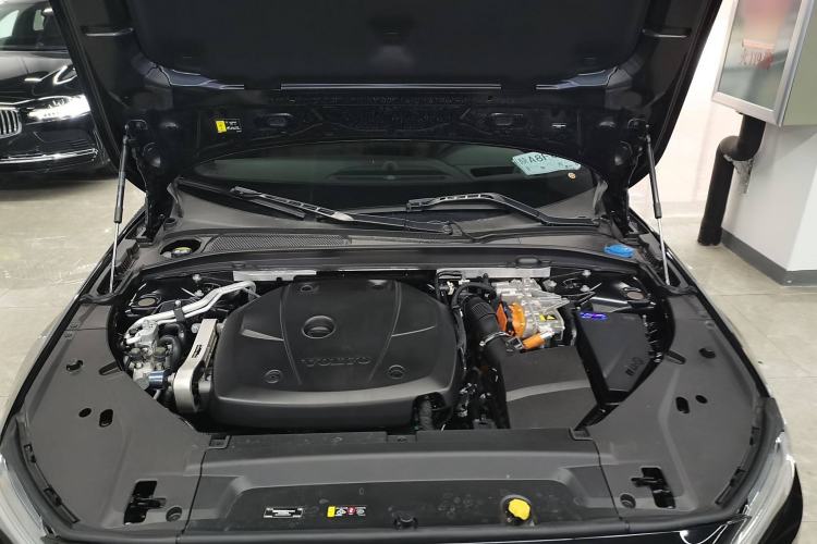 Used Volvo S90 New Energy 2025 Plug-in Hybrid Four-Wheel Drive Long-Range Luxury Smart Edition Engine Bay