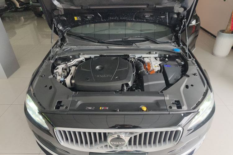 Used Volvo S90 New Energy 2025 Plug-in Hybrid Four-Wheel Drive Long-Range Luxury Smart Edition Engine Bay