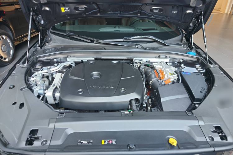 Used Volvo S90 New Energy 2025 Plug-in Hybrid Four-Wheel Drive Long-Range Luxury Smart Edition Engine Bay