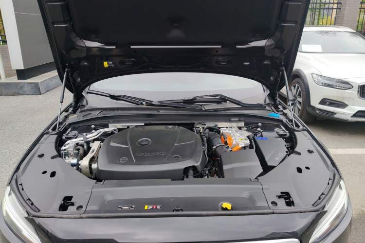 Used Volvo S90 New Energy 2025 Plug-in Hybrid Four-Wheel Drive Long-Range Luxury Smart Edition Engine Bay