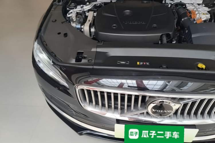 Used Volvo S90 New Energy 2025 Plug-in Hybrid Four-Wheel Drive Long-Range Luxury Smart Edition Engine Bay Right