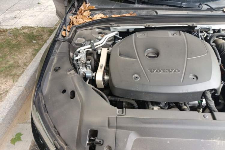 Used Volvo S90 New Energy 2025 Plug-in Hybrid Four-Wheel Drive Long-Range Zhiyi Luxury Edition Engine Bay Right