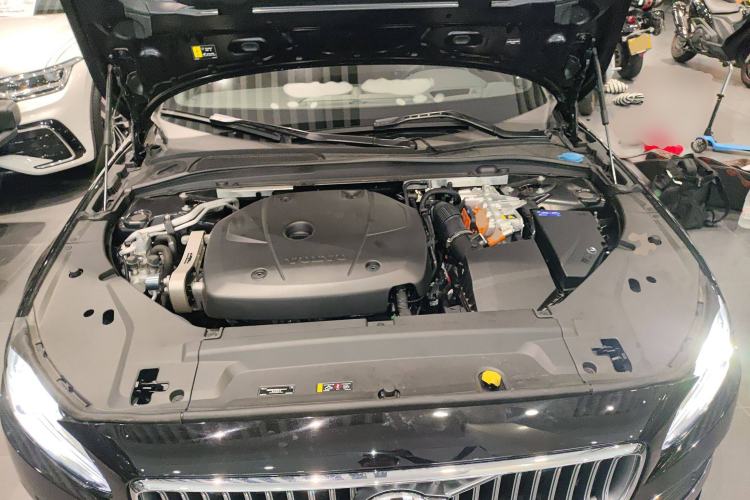 Used Volvo S90 New Energy 2025 Plug-in Hybrid Four-Wheel Drive Long-Range Luxury Smart Edition Engine Bay