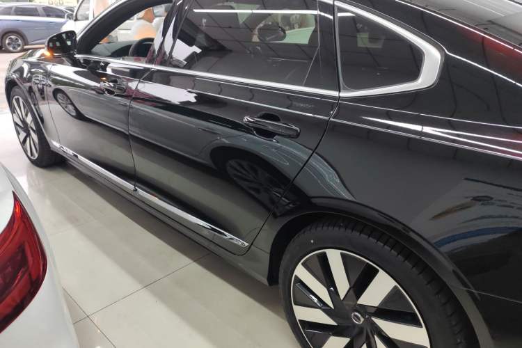 Used Volvo S90 New Energy 2025 Plug-in Hybrid Four-Wheel Drive Long-Range Luxury Smart Edition Exterior 3