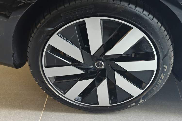 Used Volvo S90 New Energy 2025 Plug-in Hybrid Four-Wheel Drive Long-Range Luxury Smart Edition Exterior 8