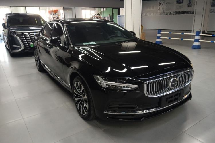Used Volvo S90 New Energy 2025 Plug-in Hybrid Four-Wheel Drive Long-Range Zhiyi Luxury Edition Front Right 45 Deg