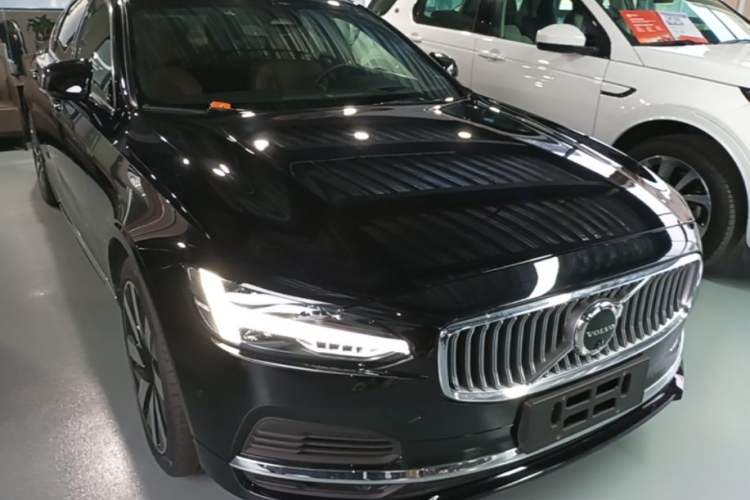 Used Volvo S90 New Energy 2025 Plug-in Hybrid Four-Wheel Drive Long-Range Luxury Smart Edition Front Right 45 Deg