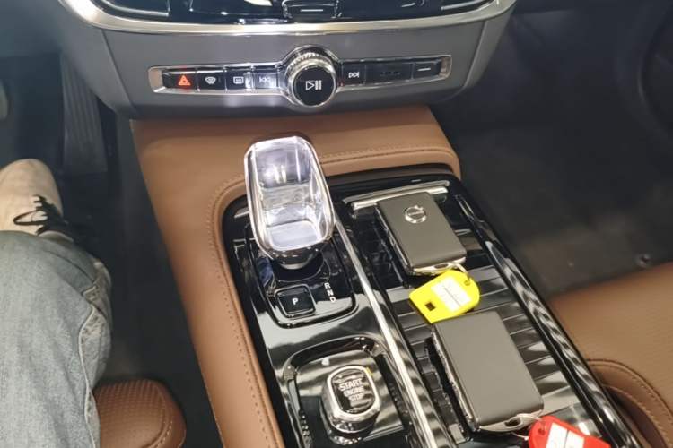 Used Volvo S90 New Energy 2025 Plug-in Hybrid Four-Wheel Drive Long-Range Luxury Smart Edition Gear Lever