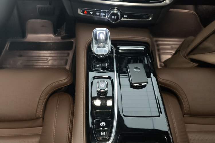 Used Volvo S90 New Energy 2025 Plug-in Hybrid Four-Wheel Drive Long-Range Luxury Smart Edition Gear Lever