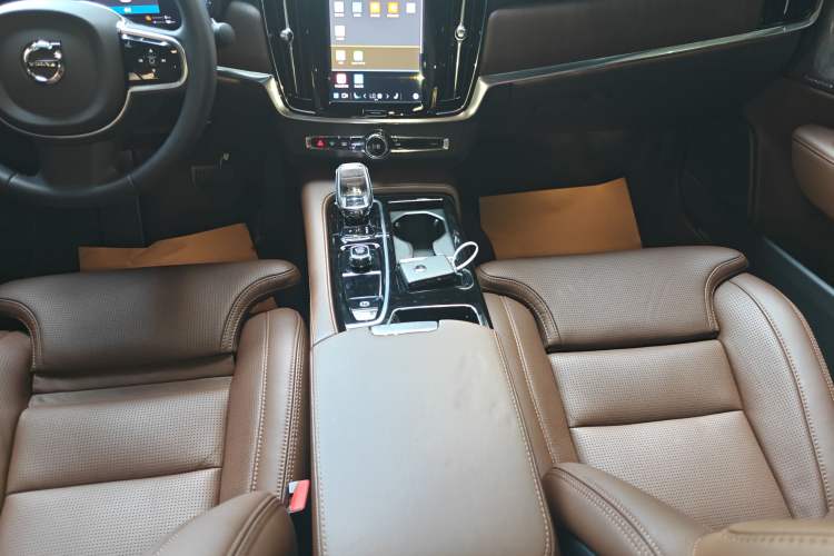 Used Volvo S90 New Energy 2025 Plug-in Hybrid Four-Wheel Drive Long-Range Luxury Smart Edition Gear Lever